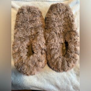 🩶 Suzzipad Microwaveable Faux Fur Warming Slippers Gray | Flaxseed Filled NWT
